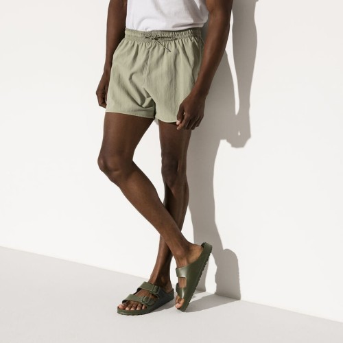 klapki-meskie-birkenstock-arizona-eva-khaki-na-modelu