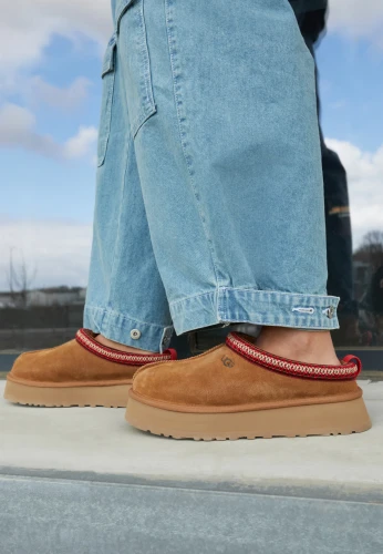 pantofle-ugg-tazz-chestnut