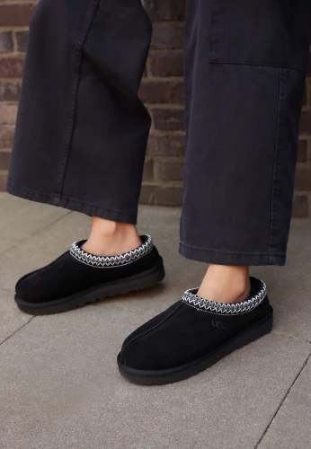 pantofle-ugg-tasman-czarne