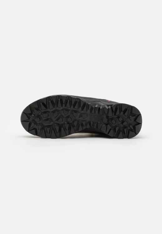 buty-z-podeszwa-pomoca