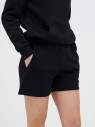 czarne-spodenki-dresowe-peak-performance-original-small-logo