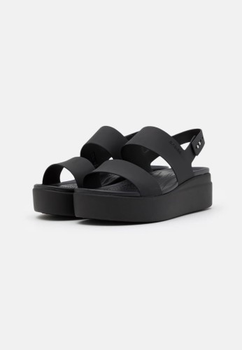 czarne-sandaly-damskie-na-platformie-crocs-brooklyn-low-wedge-black-para