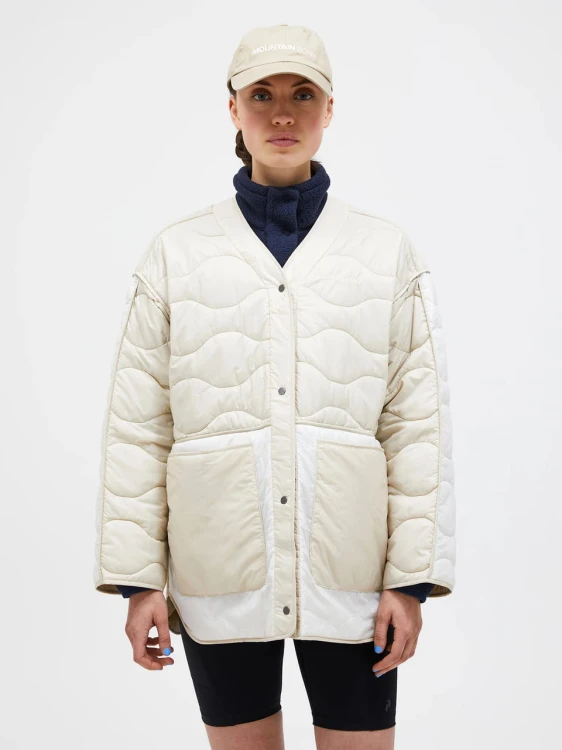 G79736030-peak-performance-quilted-oversized