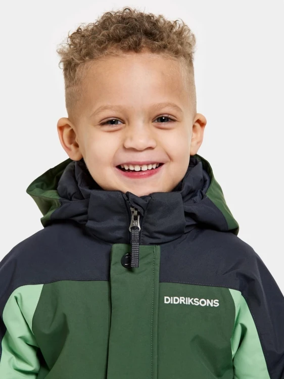 zielony-jednoczesciowy-kombnezon-dzieciecy-didrikson-neptun-k-cover-3-pine-green-z-odblaskowymi-emelentami