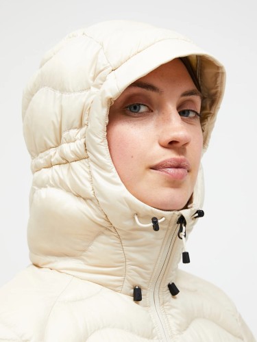 G79841030-peak-performance-helium-down-hood-jacket-sand-fog