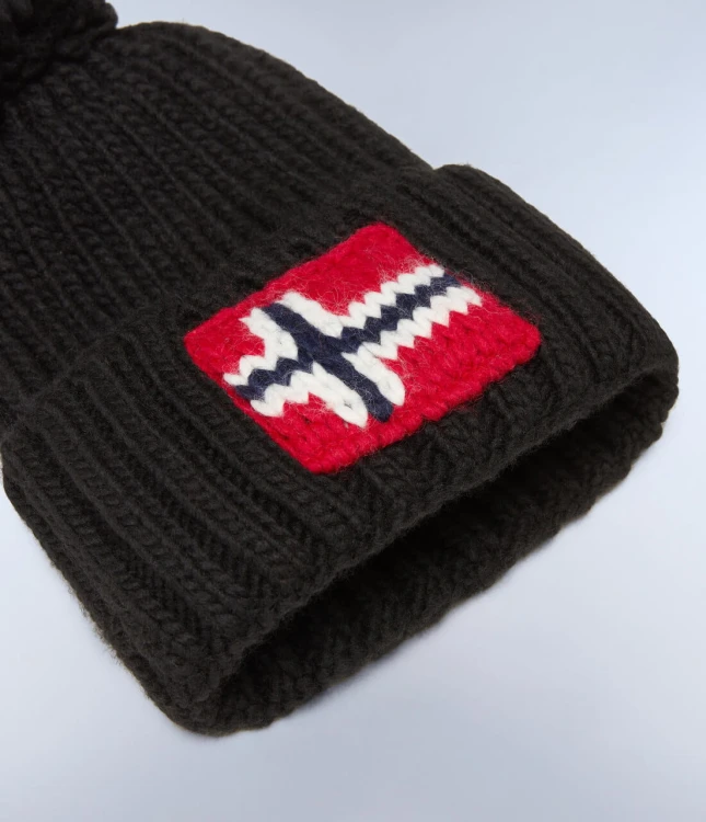 NA4GKB041-modna-czapka-z-pomponem-napapijri-semiury-5-black