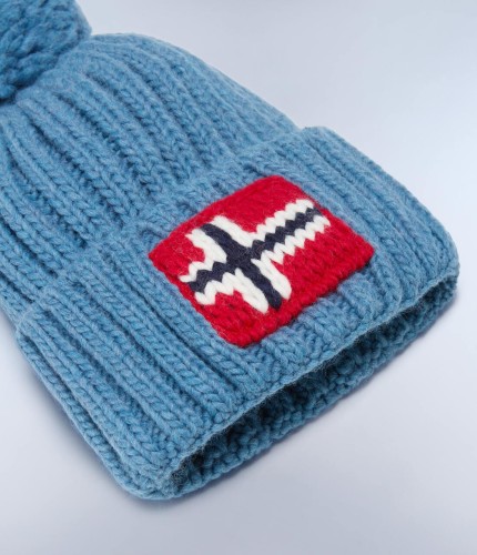 niebieska-modna-prazkowana-czapka-zimowa-napapijri-semiury-5-blu-sapphire