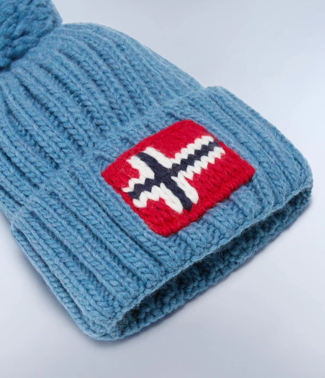niebieska-modna-prazkowana-czapka-zimowa-napapijri-semiury-5-blu-sapphire