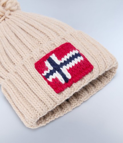 NA4GKBN1J-modna-bezowa-czapka-napapijri-semiury-5-beige-dimity-z-flaga-norweska
