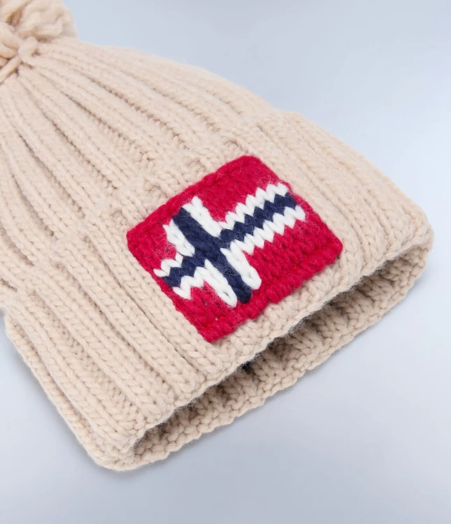 NA4GKBN1J-modna-bezowa-czapka-napapijri-semiury-5-beige-dimity-z-flaga-norweska