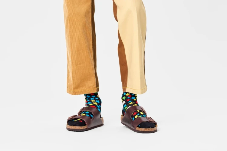 czarne-skarpetki-happy-socks-w-kolorowe-gwiazdki