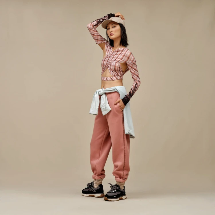 czarne-sneakersy-damskie-w-stylu-retro-ugg