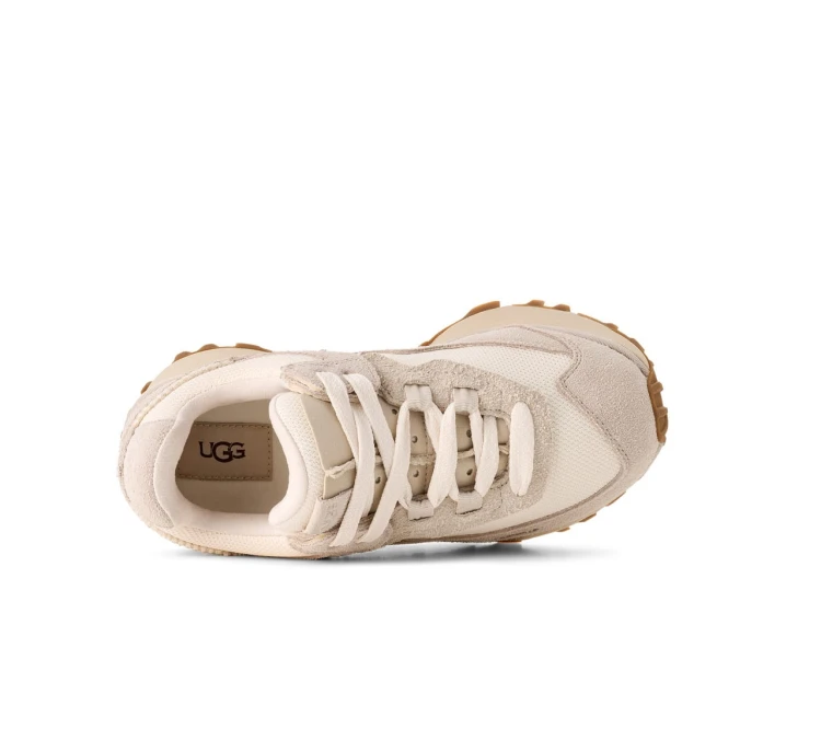 bezowe-sneakersy-damskie-marki-premium-ugg