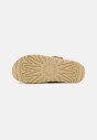 wsuwane-klapki-damskie-ugg
