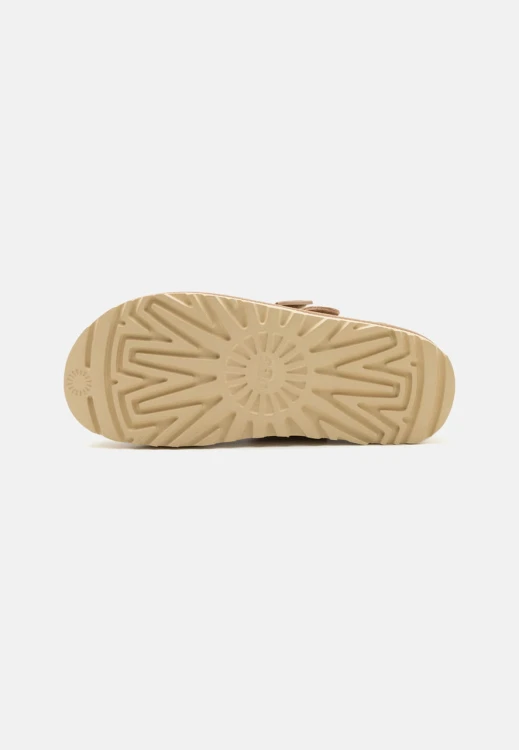 wsuwane-klapki-damskie-ugg