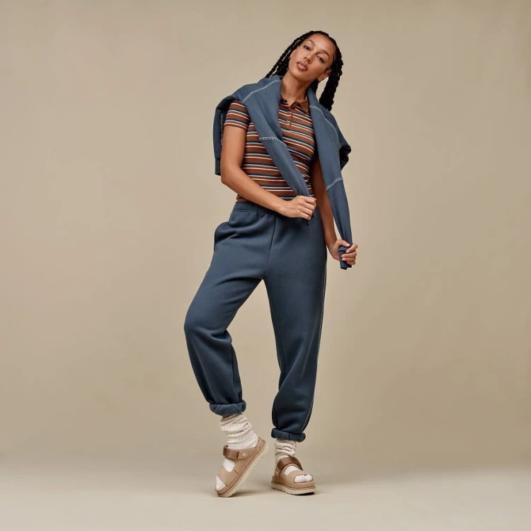modne-bezowe-damskie-sandaly-ugg-goldenstar-glide-sand