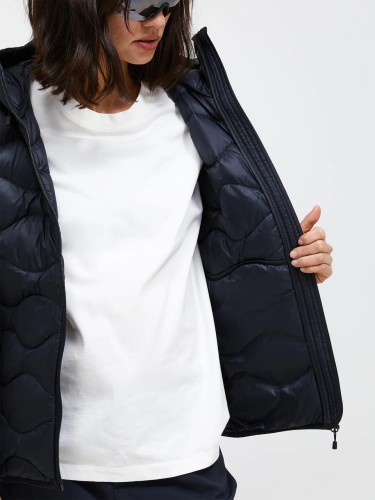 puchowa-kurtka-damska-peak-performance-helium-down-hood-black