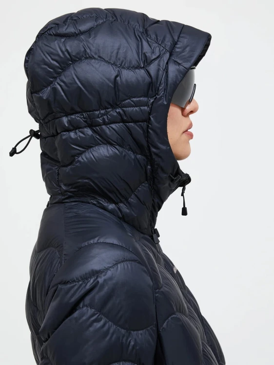G79841020-peak-performance-kurtka-pikowana-helium-down-hood-black