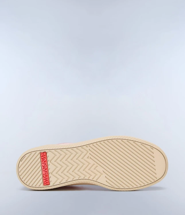 rozowe-sneakrsy-inspirowane-latami-90-modne-buty-damskie