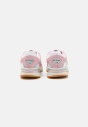 rozowo-biale-buty-damskie-under-armour