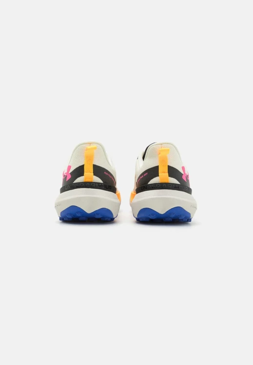 kolorowe-buty-trailowe-under-armour