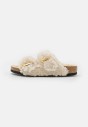 birkenstock-arizona-z-futerkiem-naturalnym-luksusowe
