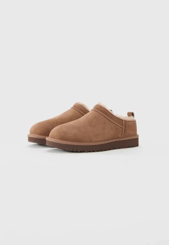 damskie-ugg-krotkie-brazowe-classic-micro-rocky-oak-1173891-skos.jpg