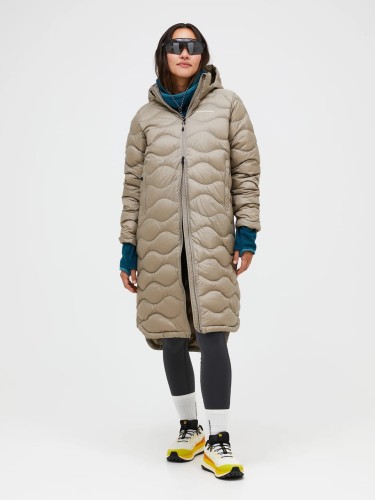 plaszcz-damski-puchowy-peak-performance-helium-down-avid-beige-przod
