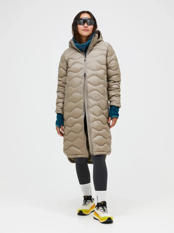 plaszcz-damski-puchowy-peak-performance-helium-down-avid-beige-przod