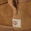 ugg-classic-ultra-mini-dazzle-kids-chestnut-detail-logo-heel.jpg