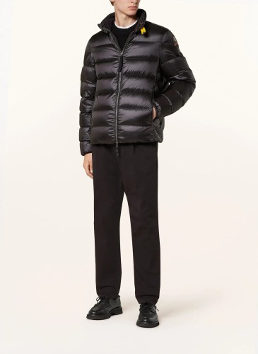 parajumpers-dillon-kurtka-puchowa-czarna-na-modelu-przod-25WMPMPUSX12P24_0541.jpg