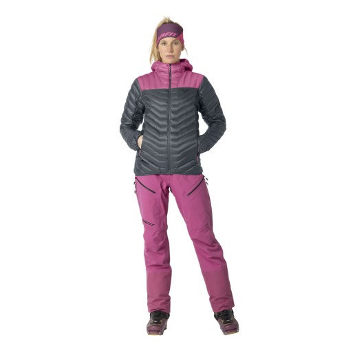 kurtka-puchowa-damska-dynafit-ridge-ultralight-down-magenta-stylizacja
