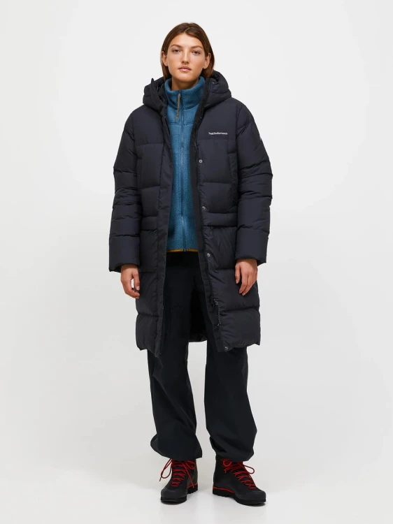 kurtka-parka-puchowa-damska-peak-performance-down-black-stylizacja