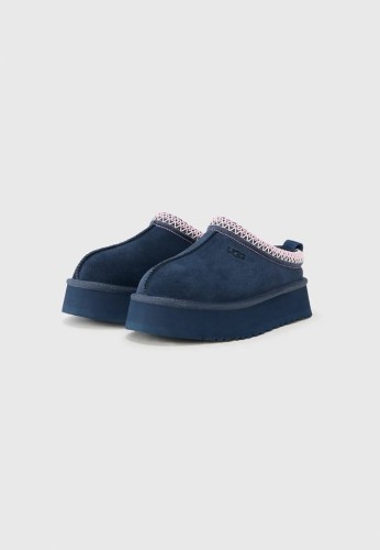 buty-damskie-ugg-kapcie-tazz-ii-dark-indigo-platform-06-three-quarter-angle.jpg