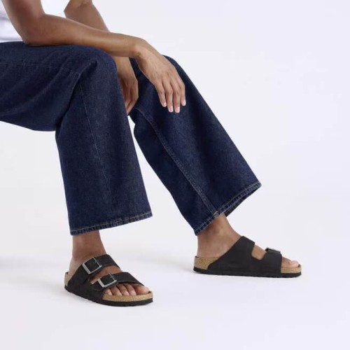 klapki-damskie-birkenstock-arizona-bs-nubuck-black-na-modelu