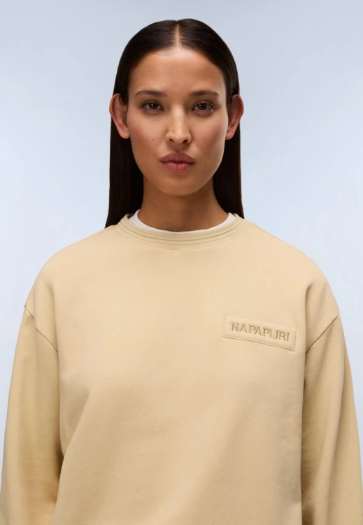 bluza-damska-napapijri-clarao-na4i99-mojave-des-zblizenie-dekolt
