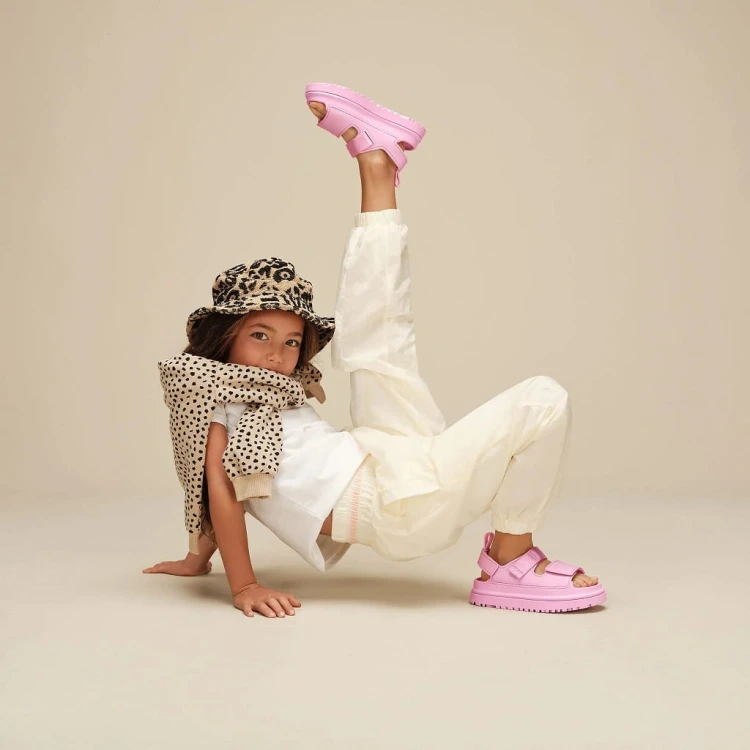 sandaly-dzieciece-ugg-goldenglow-pink-diamond-1152813K-PKD-2.jpg