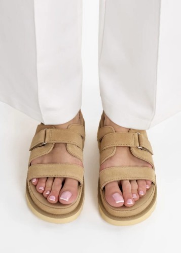 sandaly-damskie-bezowe-ugg-goldenstar-gleam-mustard-seed-1175122-MDSD-2.jpg