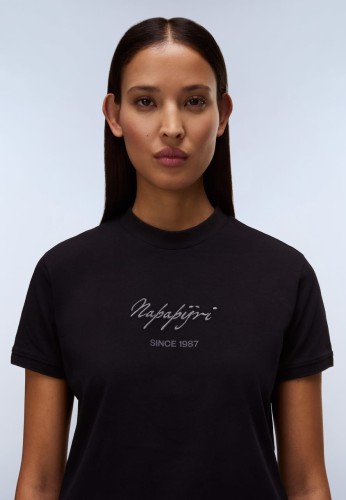 koszulka-damska-napapijri-baryte-na4i8y-black-beauty-detal-logo