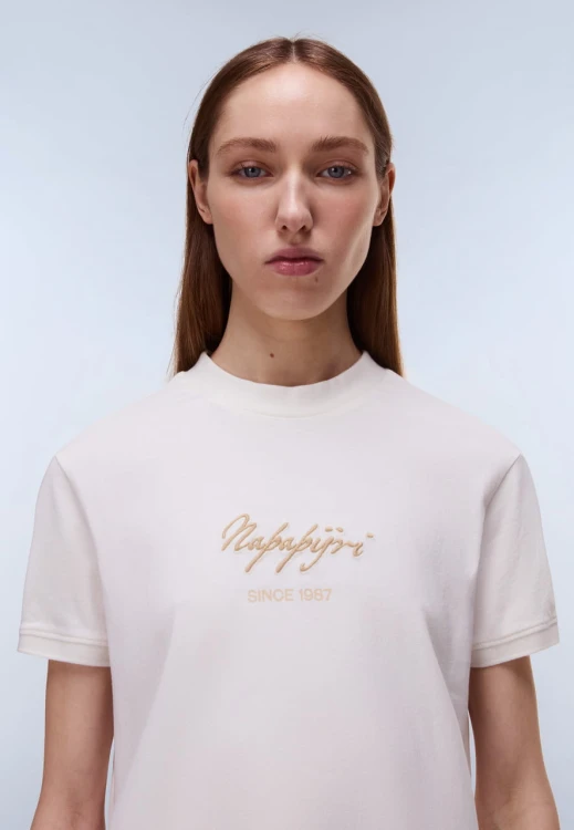 koszulka-damska-napapijri-baryte-na4i8y-white-whisper-detal-logo