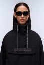 napapijri-rainforest-dune-anorak-damski-czarny-przod-logo-geographic-zblizenie