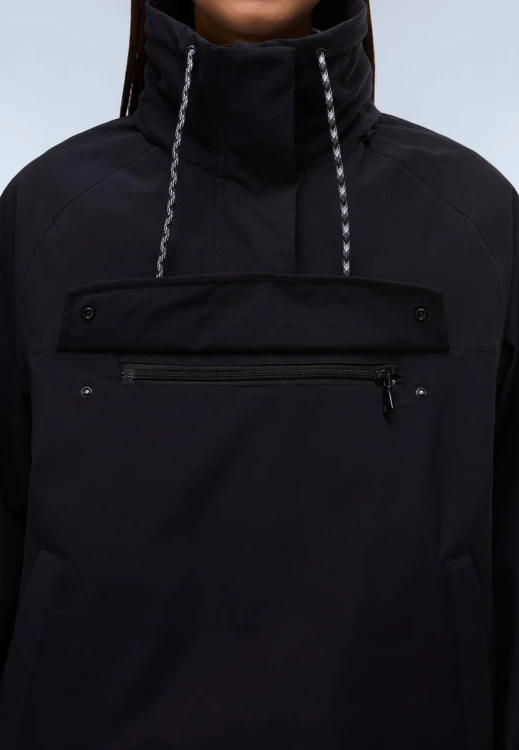 napapijri-rainforest-dune-anorak-damski-czarny-kieszen-kangurka-zamek
