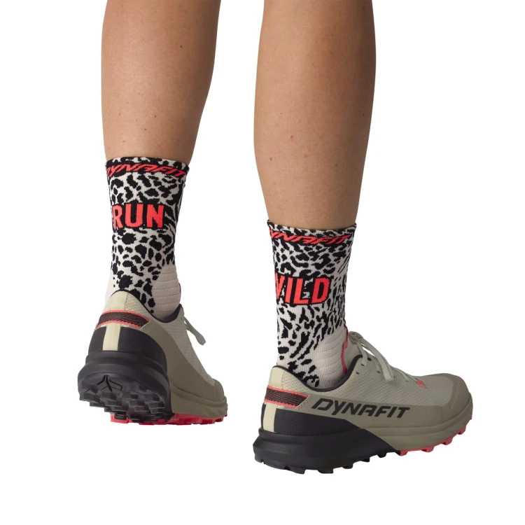 dynafit-run-wild-crew-socks-overcast-skarpety-trailowe-bezowe-tyl