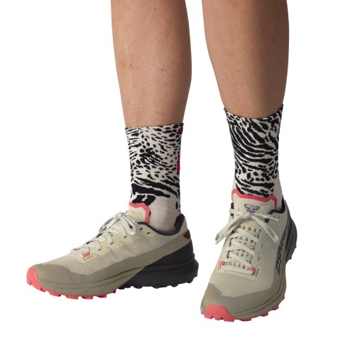 dynafit-run-wild-crew-socks-overcast-skarpety-trailowe-bezowe-przod