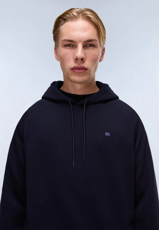 bluza-meska-napapijri-nedles-na8926-blu-marine-detal-logo