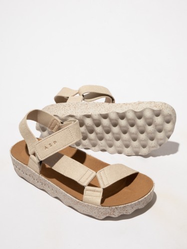 sandaly-damskie-asportuguesas-clew-l-biosuede-kremowe-spod-podeszwy