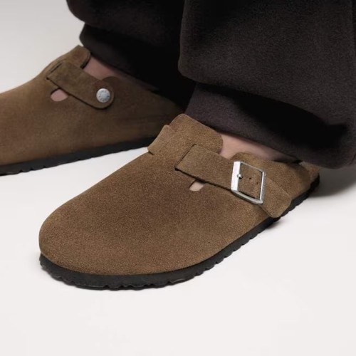 klapki-damskie-birkenstock-boston-bs-suede-dark-tea-tonal-na-modelce