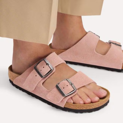 klapki-damskie-birkenstock-arizona-bs-suede-pink-clay-na-modelce