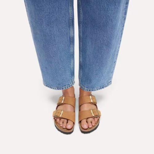 klapki-damskie-birkenstock-arizona-bs-nubuck-mink-na-modelce