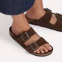 klapki-damskie-birkenstock-arizona-bs-suede-carafe-tonal-na-modelce